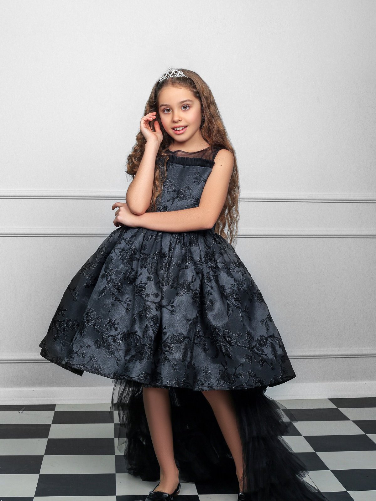 Siyah Çiçek Desenli Ön Kısa Arka Uzun Elbise