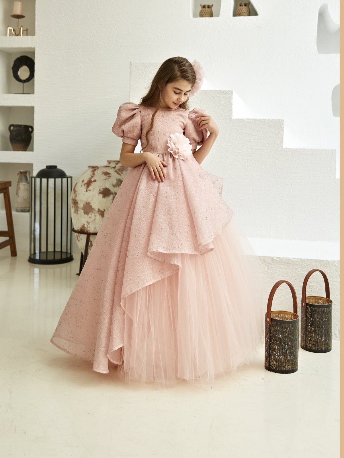 Çicek Aksesuarlı Uzun Pembe Elbise